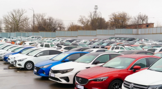 Giá ô tô mới tăng chóng mặt, người Nga đổ xô đi mua ô tô cũ