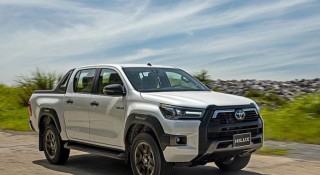 Toyota Hilux 2023 chính thức mở bán, giá bán tăng gần 200 triệu đồng