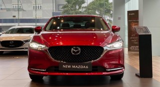 Mazda6 giảm kịch sàn, giá bán bằng một nửa so với Toyota Camry