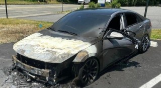 Hyundai Elantra bất ngờ bốc cháy khi đang dừng đỗ