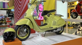 Chiêm ngưỡng chiếc xe máy Vespa có giá ngang ngửa Mazda 3 tại đại lý