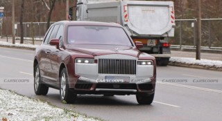 Rolls-Royce Cullinan hé lộ phiên bản nâng cấp với diện mạo được tinh chỉnh