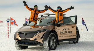 Bất ngờ về chiếc xe điện đầu tiên trên Thế Giới đi từ Bắc Cực đến Nam Cực