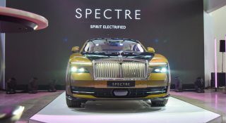 Rộ tin Minh Nhựa chuẩn bị rước Rolls-Royce Spectre 18 tỷ về dinh?