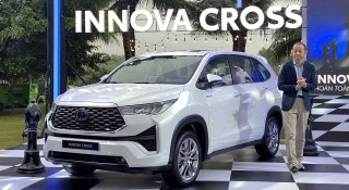 Dù bán 'ế' nhưng Toyota Innova Cross vẫn kèm lạc tới 20 triệu đồng