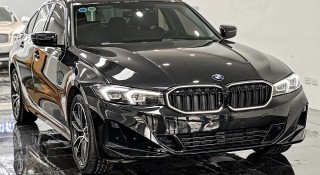 Chủ mới 'bỏ túi' tới 300 triệu đồng khi mua BMW 320i Sport Line 2023 siêu lướt