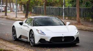 Siêu phẩm Maserati MC20 'hạ giá' bằng nguyên chiếc Land Rover Discovery Sport để tìm chủ