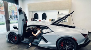 Đại gia Minh 'Nhựa' nói gì sau khi cầm lái siêu xe hybrid Lamborghini Revuelto trị giá 44 tỷ đồng