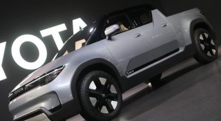 Toyota Hilux EV hé lộ thời điểm ra mắt, đối đầu Isuzu D-Max Electric