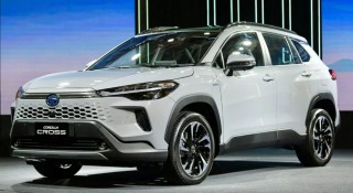 Người tiêu dùng 'choáng váng' trước giá 'lạc' của Toyota Corolla Cross 2024