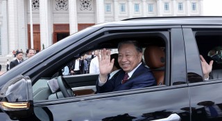 Việt Nam tặng 20 chiếc xe điện VinFast cho Lào nhân dịp Năm Chủ tịch ASEAN 2024