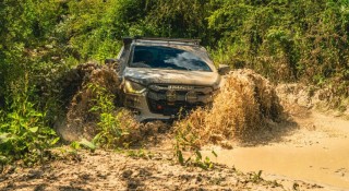 Isuzu D-Max hóa thân thành quái vật 'lấm bùn' cùng loạt phụ kiện cực ngầu