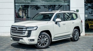 Kèm 'lạc' tới gần tỷ đồng, Toyota Land Cruiser vẫn ghi nhận doanh số đáng nể