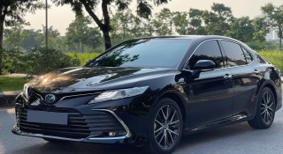 Toyota Camry hybrid siêu lướt hơn 5.000 km rao bán khó tin trên sàn xe cũ