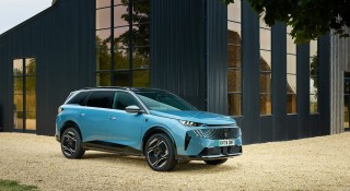 SUV điện Peugeot E-3008 tiết lộ khả năng di chuyển vượt 1.000 km chỉ sau 2 lần sạc