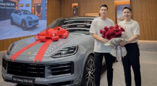 Mục sở thị Porsche Cayenne trị giá gần 6 tỷ đồng mà chân sút Bùi Hoàng Việt Anh vừa sở hữu