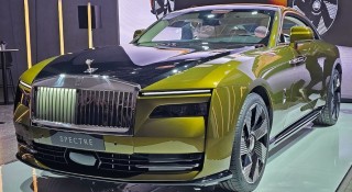 Siêu phẩm Rolls-Royce Spectre lần đầu lộ diện trên phố Việt với màu sơn độc đáo