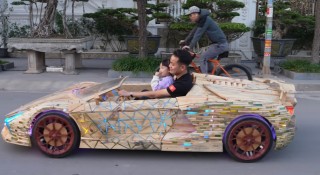 Cận cảnh chiếc Lamborghini Revuelto được ghép bởi 1 triệu miếng gỗ từ tay thợ Việt