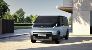 Kia hé lộ mẫu MPV chạy điện đối đầu Toyota Innova Cross với diện mạo mới lạ