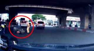 Bác bỏ thông tin “CSGT xô người đi xe máy”, tài xế xe máy có nồng độ cồn kịch khung