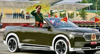 VinFast VF 9 mui trần xuất hiện trang nghiêm trong buổi tổng duyệt đại lễ 50 năm thống nhất đất nước