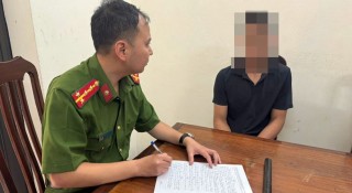 Triệu tập người đàn ông đi bán tải dùng dùi cui tấn công phụ nữ ở Hà Nội