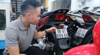Sốc: Biển số xe máy 50AA-888.88 trúng đấu giá kỷ lục hơn 1,4 tỷ đồng!