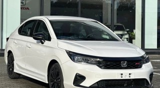Xe gầm thấp nhạt nhòa trong cuộc đua doanh số tháng 4/2025