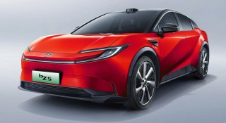 Toyota tung đòn phủ đầu với Tesla khi giá bán chỉ bằng một nửa