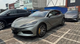 Bộ đôi xe sang BYD Yangwang U8 và Denza Z9 GT gây chú ý khi lần đầu xuất hiện tại Bình Dương