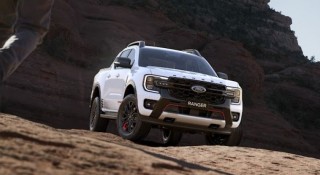 Lý do giúp Mazda CX-5, Ford Ranger 'sống khỏe' tại Việt Nam trong kỷ nguyên xe điện