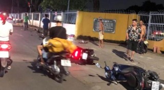 Ô tô con tông liên hoàn xe máy ở Đồng Nai, người bị thương nằm la liệt trên đường