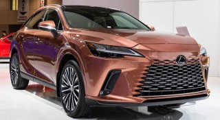 Lexus RX 350h cập bến đại lý: Động cơ hybrid mạnh mẽ, trang bị camera 360, giá từ 3,5 tỷ đồng