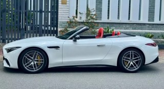 Vừa lăn bánh 2.000 km, siêu xe mui trần Mercedes-AMG SL43 đã tìm chủ mới