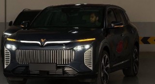 SUV VinFast bí ẩn xuất hiện với logo vàng: Thiết kế khác lạ, nghi có bản chống đạn đầu tiên tại Việt Nam?