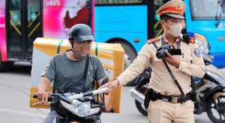 Gần 1.200 tài xế công nghệ vi phạm giao thông trong 1 tháng và góc khuất phía sau sự tăng trưởng của ngành giao hàng
