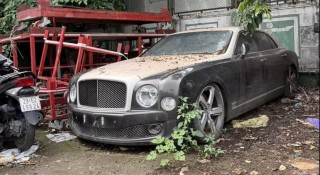Góc khuất xe sang tại Việt Nam: Nhiều chiếc Bentley bạc tỷ hóa “phế tích” bên đường
