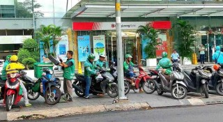 TP.HCM chuẩn bị “cấm cửa” xe máy xăng giao hàng, xe ôm công nghệ từ năm 2029