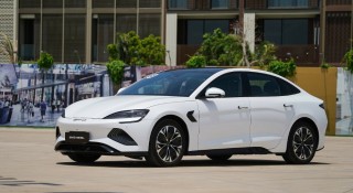 SUV lên ngôi toàn cầu, sedan bất ngờ sống khỏe nhờ thị trường tỷ dân