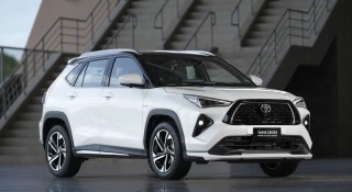Toyota Yaris Cross gây sốt với ngoại hình đậm chất Range Rover, cánh gió siêu lớn như siêu xe