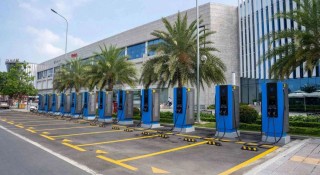 Đi tìm lời giải cho bài toán 'trạm sạc xe điện công cộng' tại Việt Nam