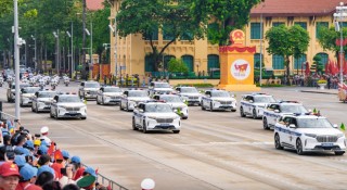 VinFast VF 9 xuất hiện hoành tráng trong lễ duyệt binh 2/9: 12 bản CSGT “độc quyền”, đặc biệt là phiên bản mui trần