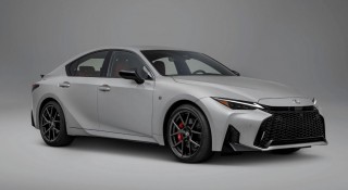 Lexus IS 2026 nhận nhiều ý kiến trái chiều vì ngày càng 'hao hao' người anh em Toyota