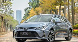 Sedan hạng C dưới 900 triệu đồng “đại hạ giá” vẫn vắng khách