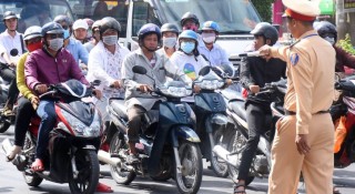 Từ nay, xe máy chưa hoàn tất nộp phạt nguội sẽ bị dừng thủ tục sang tên