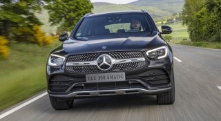 Giá xe Mercedes GLC300 4Matic 1/2021: Giảm chỉ còn 2,5 tỷ