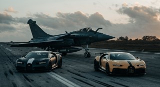 Chiêm ngưỡng Bugatti Chiron Sport và cuộc đua với chiến đấu cơ hơn 5.600 mã lực