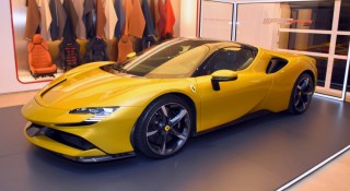 Chìm đắm trong vẻ đẹp của Ferrari SF90 Spider giá hơn nửa tỷ USD vừa cập bến Malaysia
