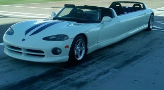 Kỳ lạ chiếc xe mui trần dài tới 7,6 mét, 12 chỗ ngồi được bán trên eBay