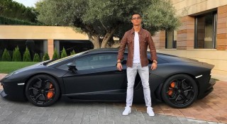 Bộ sưu tập siêu xe của Cristiano Ronaldo có thể sẽ phải 'đắp chiếu' vì lý do này